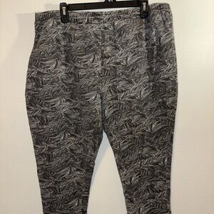 Gray Patterned women’s Ellos shorts 22/24